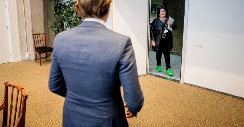 Beobachten Sie die Formation: „Hallo, ich bin immer noch hier“, sagt Caroline van der Plas