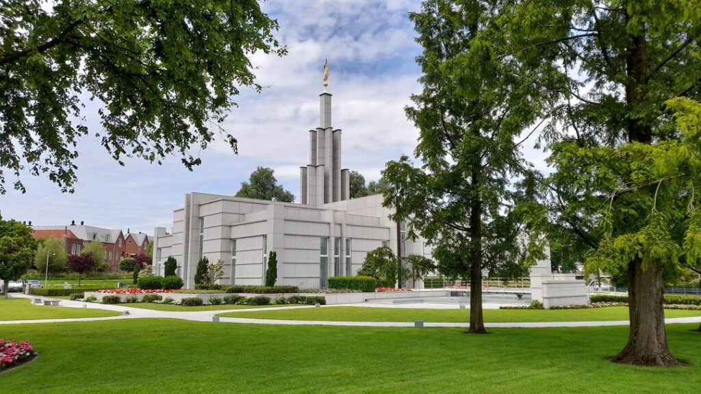 Der Tempel der Kirche Jesu Christi der Heiligen der Letzten Tage (Mormonen) in Zoetermeer.
