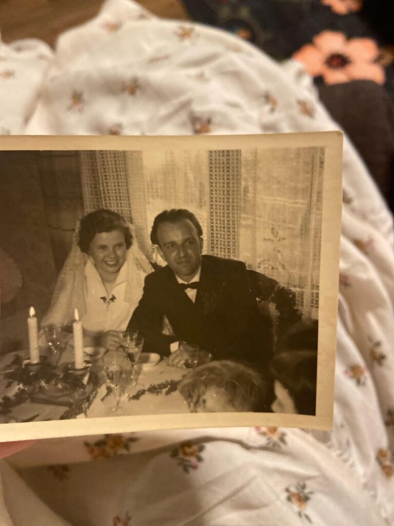 Hilfe! Übersetzung auf Foto. Hilfe! Übersetzung auf Foto.