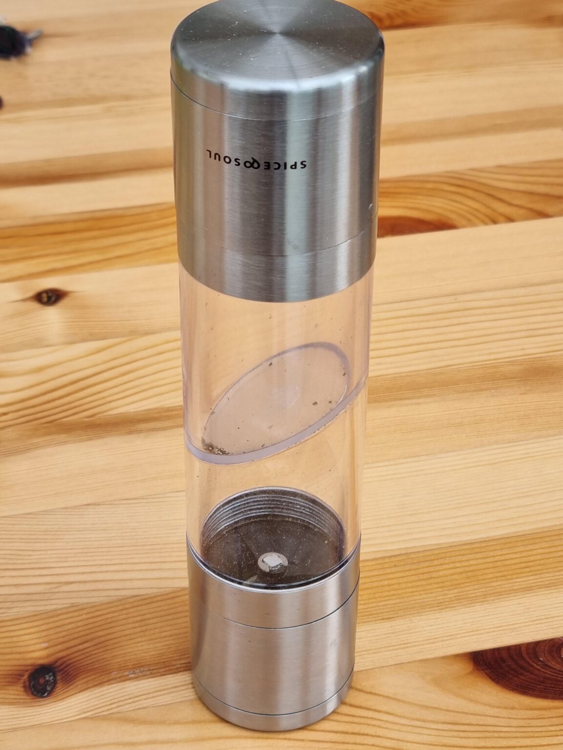 Kann diese Gewürzmühle, die größtenteils aus Kunststoff besteht, einschließlich transparenter Teile, in die gelbe Tonne (Werstofftonne) geworfen werden? Die äußeren Schichten sehen aus wie sehr dünnes Aluminium. Kann diese Gewürzmühle, die größtenteils aus Kunststoff besteht, einschließlich transparenter Teile, in die gelbe Tonne (Werstofftonne) geworfen werden? Die äußeren Schichten sehen aus wie sehr dünnes Aluminium.