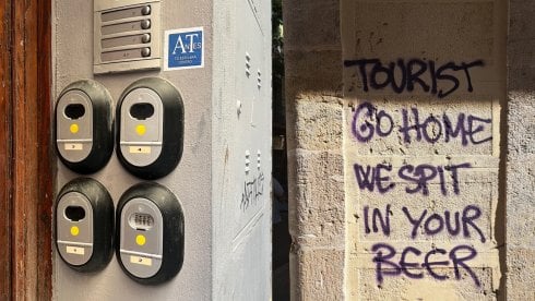 Spanien plant landesweites Vorgehen gegen Ferienwohnungen: Einheimische erhalten Vetorecht gegen Airbnb-ähnliche Vermietungen - Olive Press News Spanien