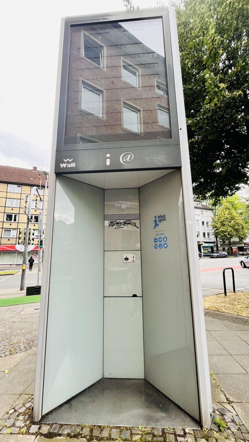 Was sind diese kastenförmigen, futuristischen Dinger, die ich auf der Straße finde?