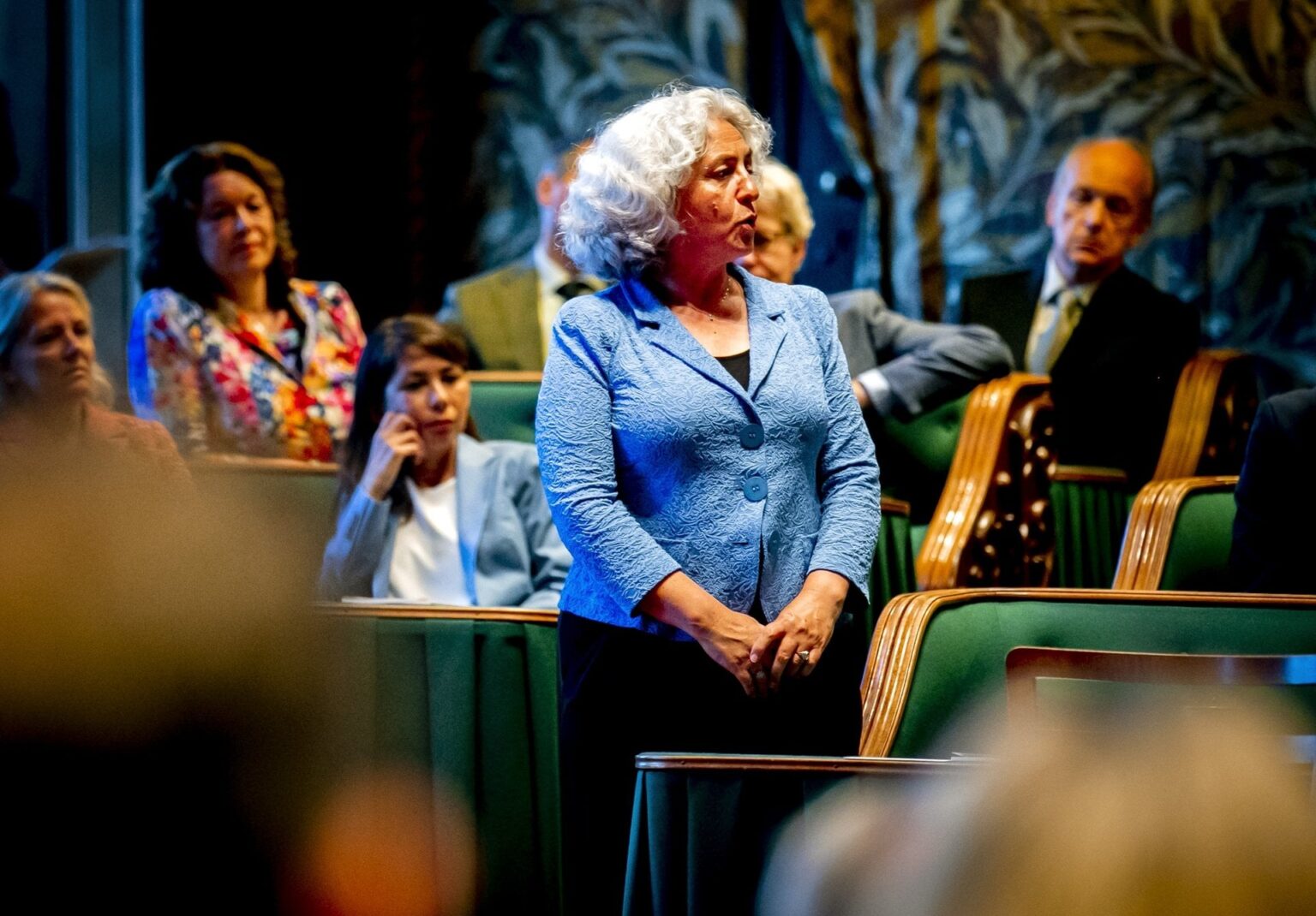 Die Senatorin von GroenLinks-PvdA kritisiert Rassismus, Marjolein Faber, und ihr wird das Wort im Senat entzogen Die Senatorin von GroenLinks-PvdA kritisiert Rassismus, Marjolein Faber, und ihr wird das Wort im Senat entzogen