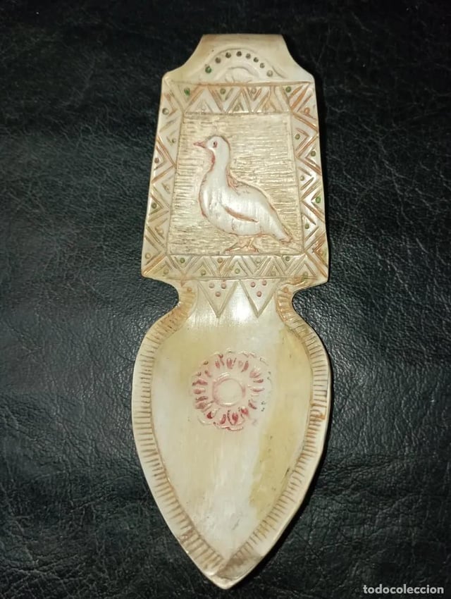 Pastorale Kunst, die Löffel, die der Bräutigam der Braut schenkt.