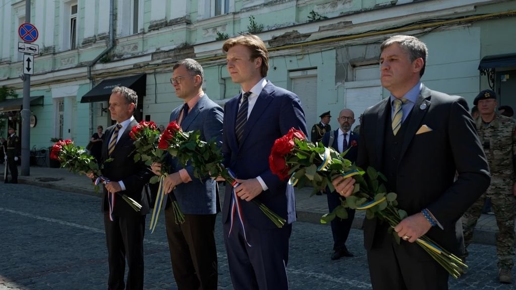 Neue Minister besuchen die Ukraine und versprechen, eine führende Rolle bei der Unterstützung zu spielen