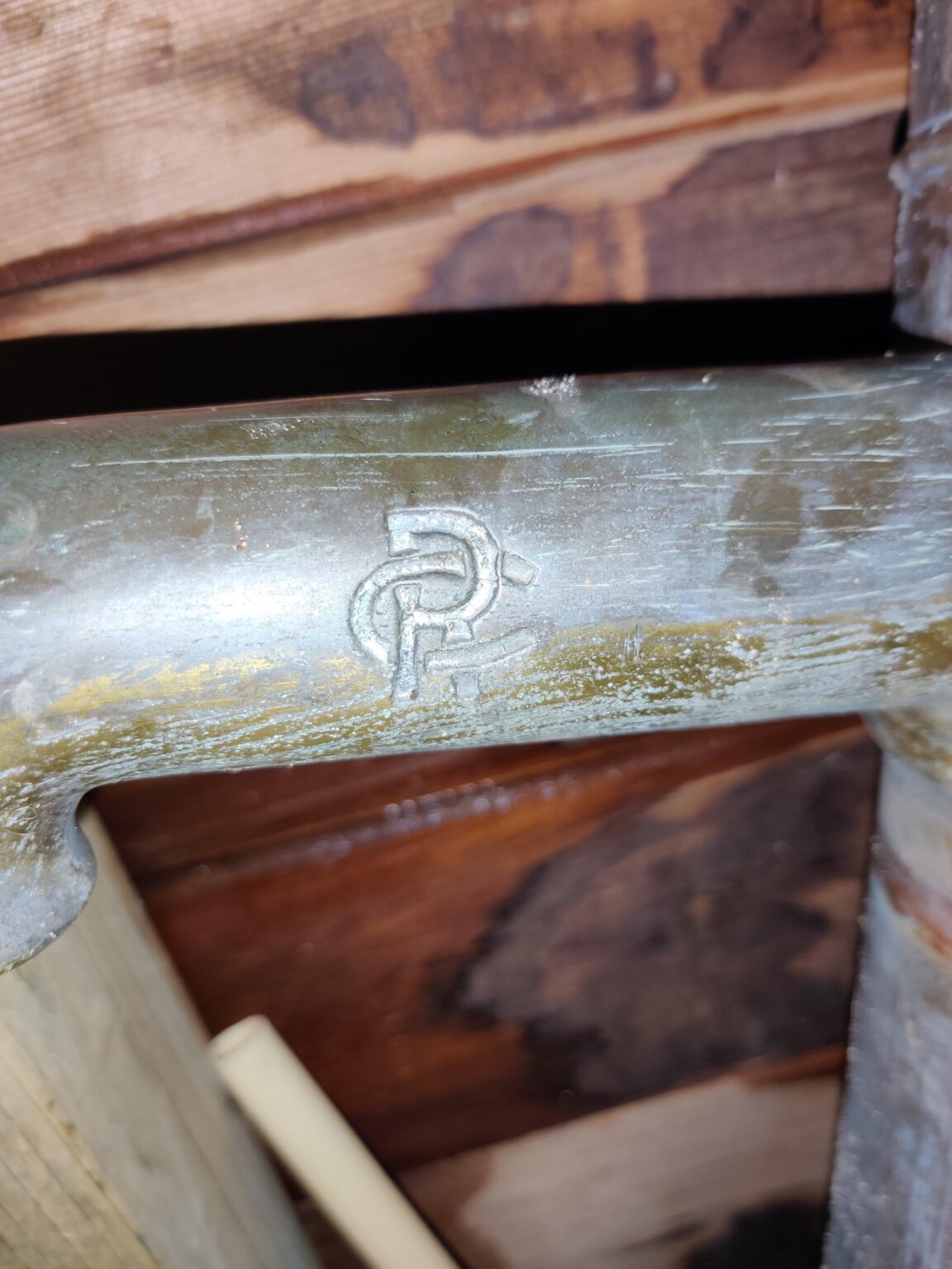 Logo auf meiner Gartenwasserpumpe, kennt das jemand? Logo auf meiner Gartenwasserpumpe, kennt das jemand?