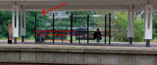 Am Bahnhof (Amsterdam?): Was ist das für ein Symbol/Aufkleber?
