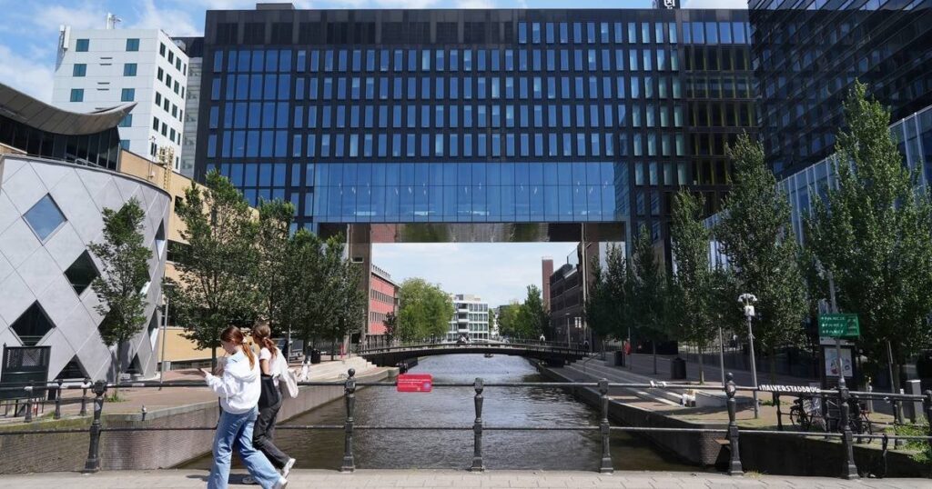 Keine 5 Millionen, sondern 3.900 Euro zu viel Studiengebühr an die UvA gezahlt Keine 5 Millionen, sondern 3.900 Euro zu viel Studiengebühr an die UvA gezahlt