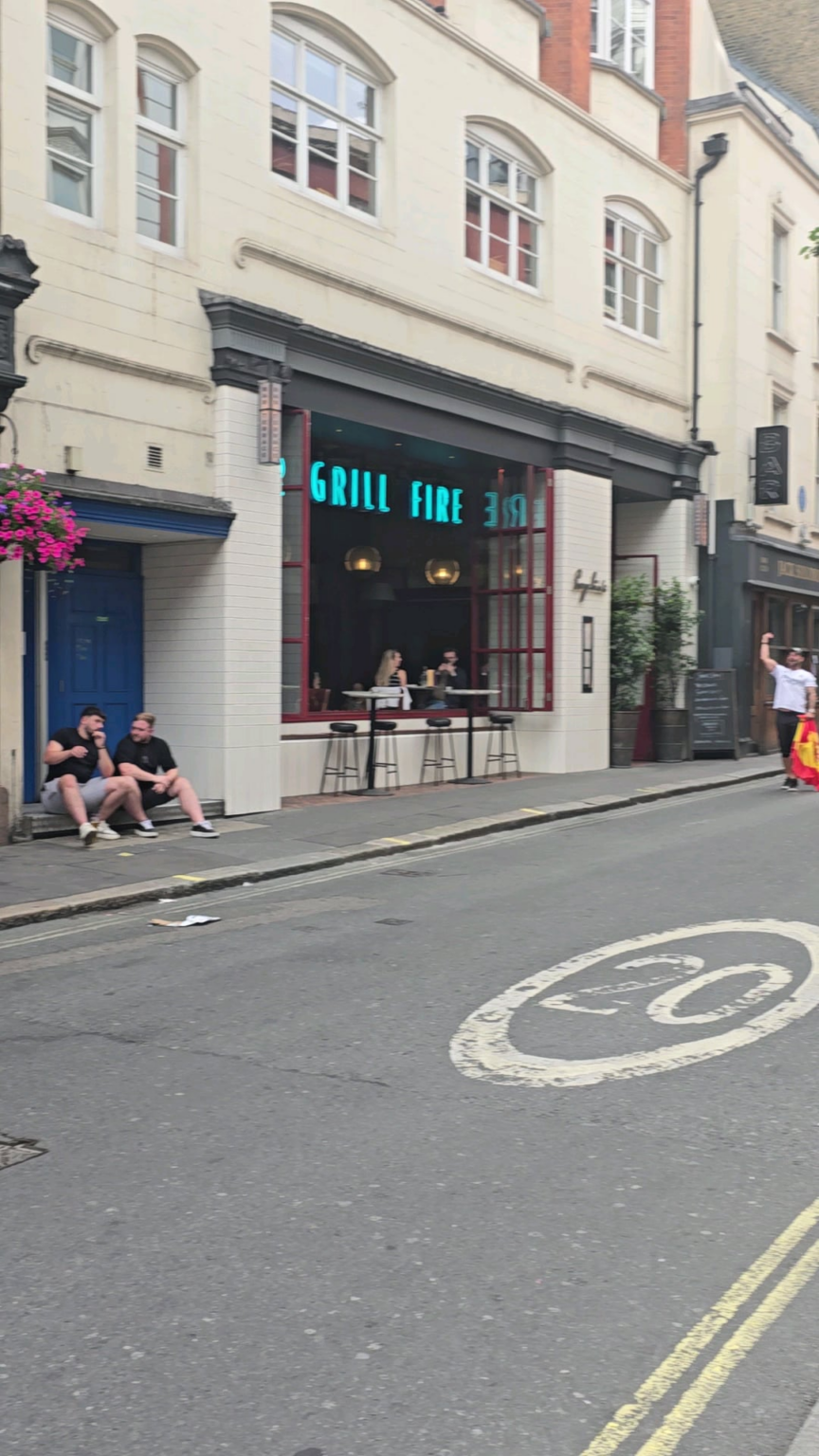 Video vor dem Spiel in London