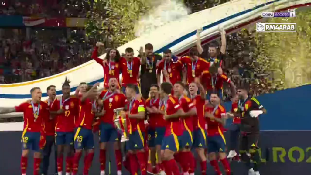 SPANIEN GEWINNT DEN TROPHÄEN DER EURO 2024