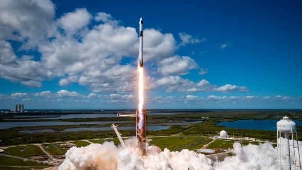SpaceXs Falcon-9-Rakete nach Unfall im Weltraum am Boden, Schicksal künftiger Missionen ungewiss | CBC News