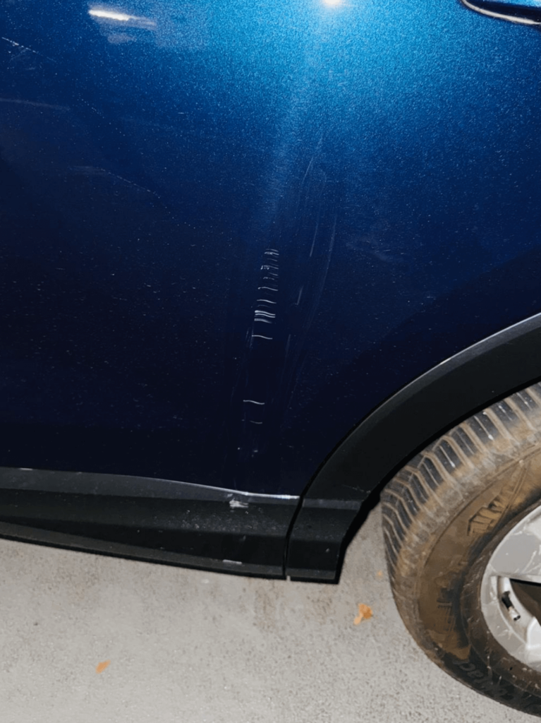 Beim Einparken das eigene Auto zerkratzt. Was sind die nächsten Schritte? Beim Einparken das eigene Auto zerkratzt. Was sind die nächsten Schritte?