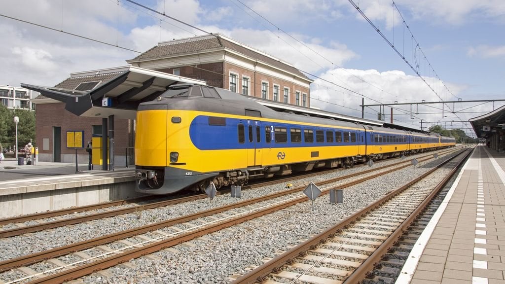 Schaffner im Bahnhof Apeldoorn angegriffen, Verdächtige flohen