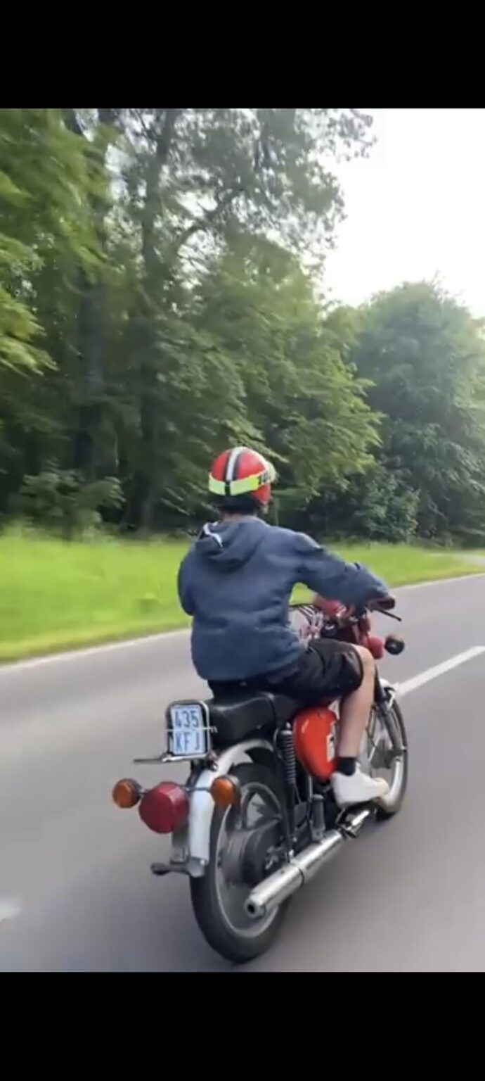 Dürfen Kleinroller den Radweg befahren? Dürfen Kleinroller den Radweg befahren?
