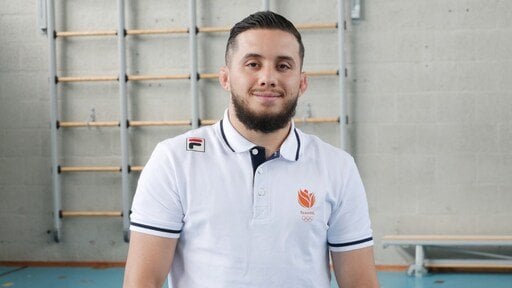 Adam gab seinen olympischen Traum für etwas viel Größeres auf: „Diese Kinder werden nie einen Klaps auf die Schulter bekommen“