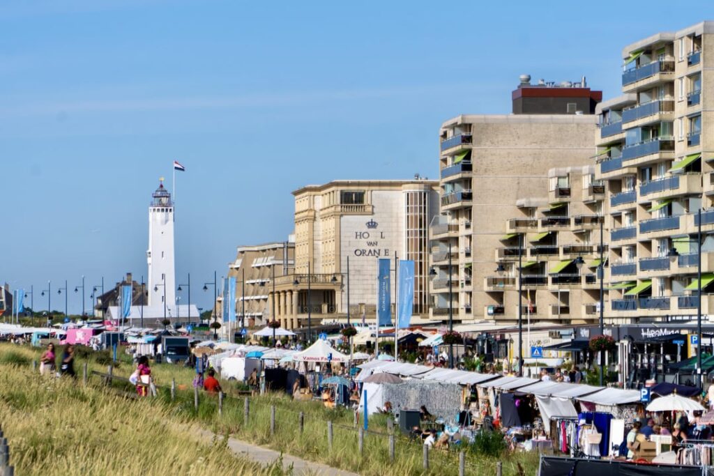 Noordwijk während des Ibiza-Marktes.
