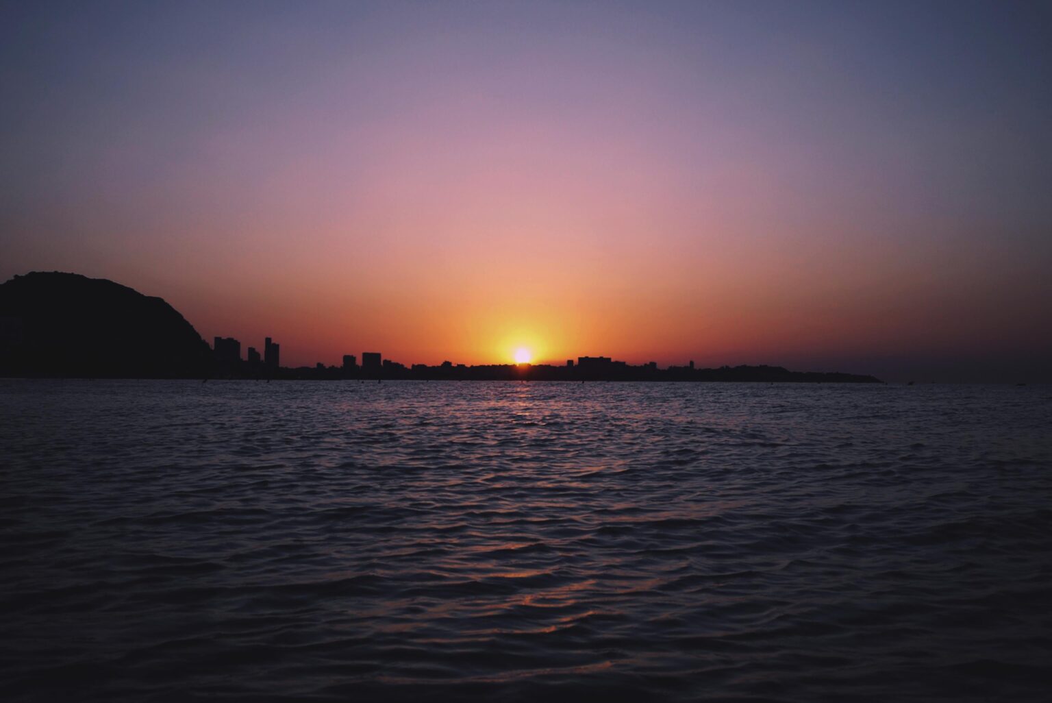 Sonnenaufgang am Strand von Postiguet (Alicante)