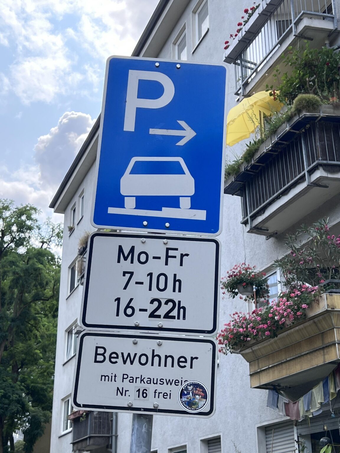 Es ist Mittwoch 15:00 Uhr. Darf ich parken? Ich bin kein Bewohner.