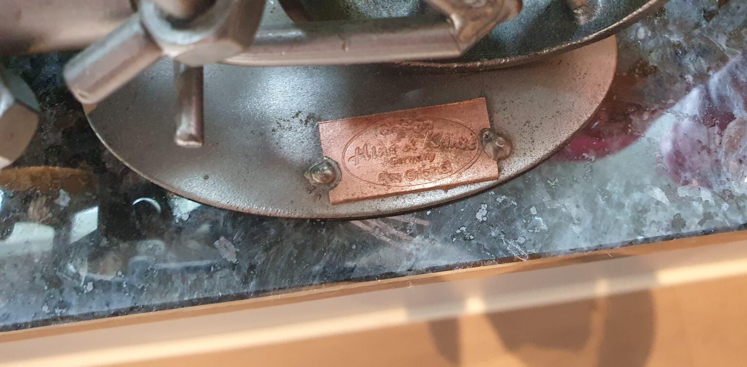Brauche Hilfe bei einer deutschen Statue (Identifizierung)
