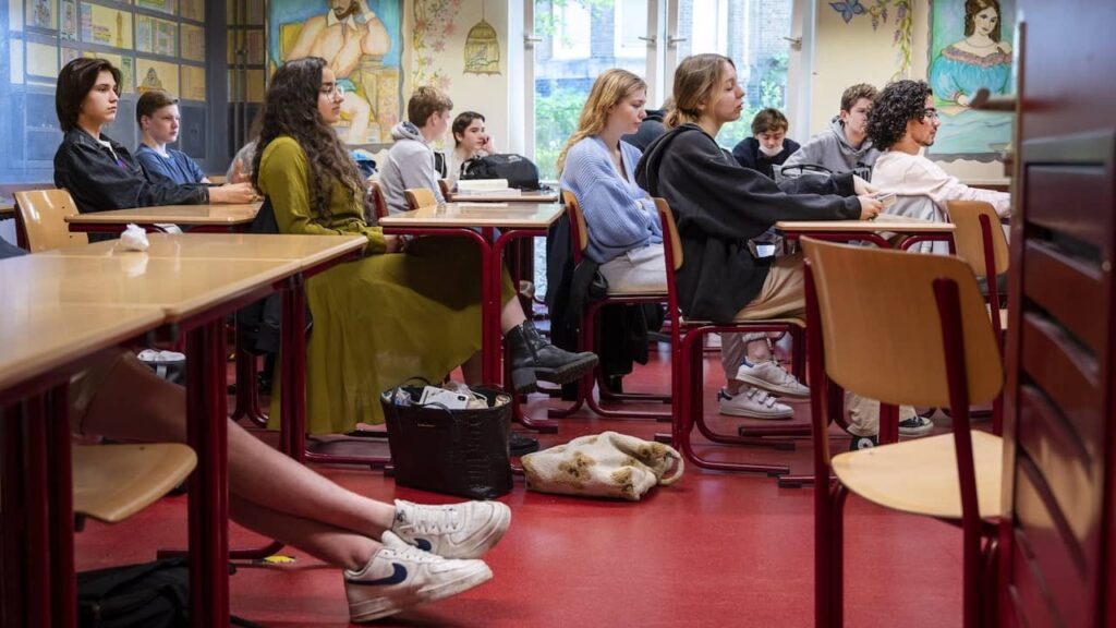 Lehrer sehen, dass die Akzeptanz von Homosexuellen bei jungen Menschen zurückgeht, was teilweise auf Andrew Tate zurückzuführen ist Lehrer sehen, dass die Akzeptanz von Homosexuellen bei jungen Menschen zurückgeht, was teilweise auf Andrew Tate zurückzuführen ist