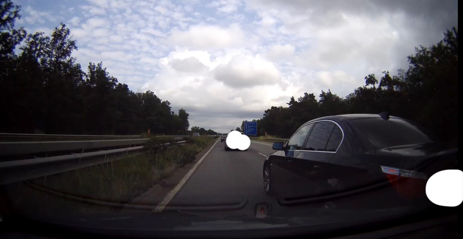 Ist es möglich, gefährliches Fahren bei der Polizei zu melden? Ist es möglich, gefährliches Fahren bei der Polizei zu melden?