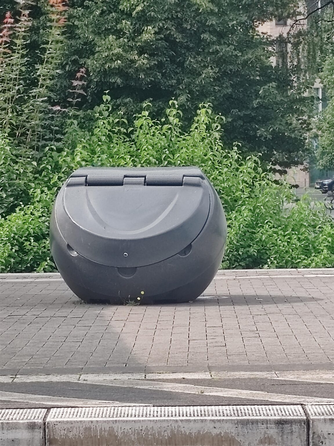 Was sind das für Dinger auf den Bahnhöfen? Was sind das für Dinger auf den Bahnhöfen?