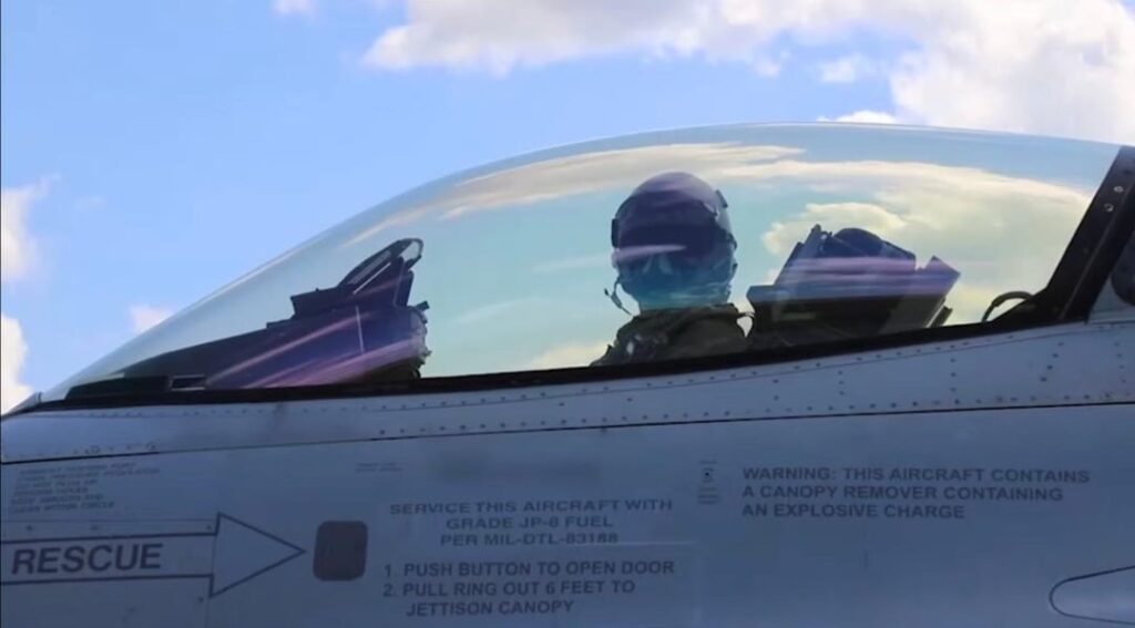 Die ersten von den Niederlanden gespendeten F-16 werden bei der ukrainischen Luftwaffe eingesetzt.