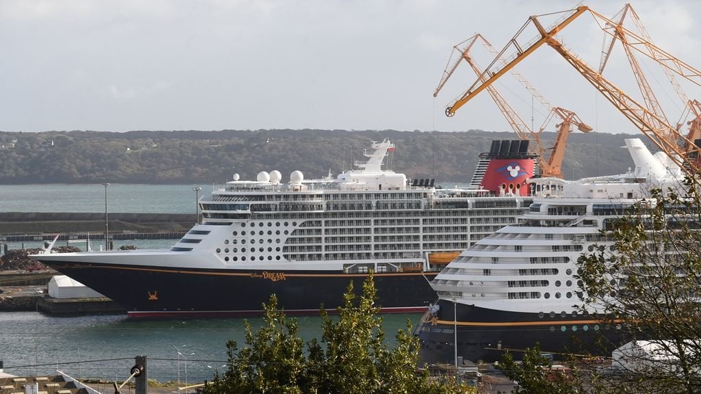 Disney-Kreuzfahrtschiff verlässt Amsterdam nach Extinction-Rebellion-Aktionen