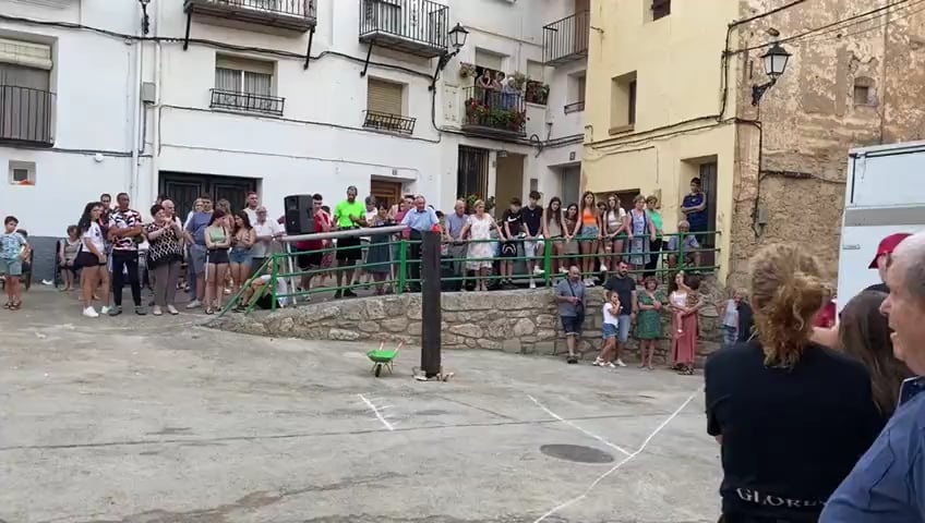 Behalten Sie Ihre Olympischen Spiele. In Cascante del Río, Teruel, gibt es einen viel cooleren Sport