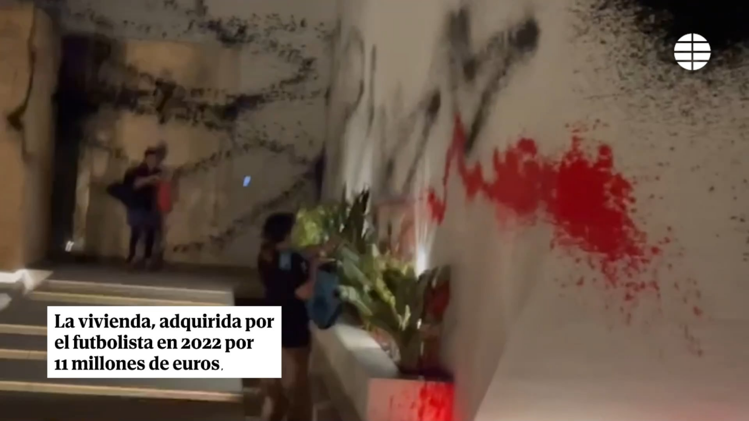 Umweltaktivisten haben Lionel Messis Villa auf Ibiza verwüstet. Die Wände wurden mit schwarzer und roter Farbe beschmiert, zusammen mit einer Botschaft: „Helft dem Planeten. Isst die Reichen. Schafft die Polizei ab.“ Umweltaktivisten haben Lionel Messis Villa auf Ibiza verwüstet. Die Wände wurden mit schwarzer und roter Farbe beschmiert, zusammen mit einer Botschaft: „Helft dem Planeten. Isst die Reichen. Schafft die Polizei ab.“