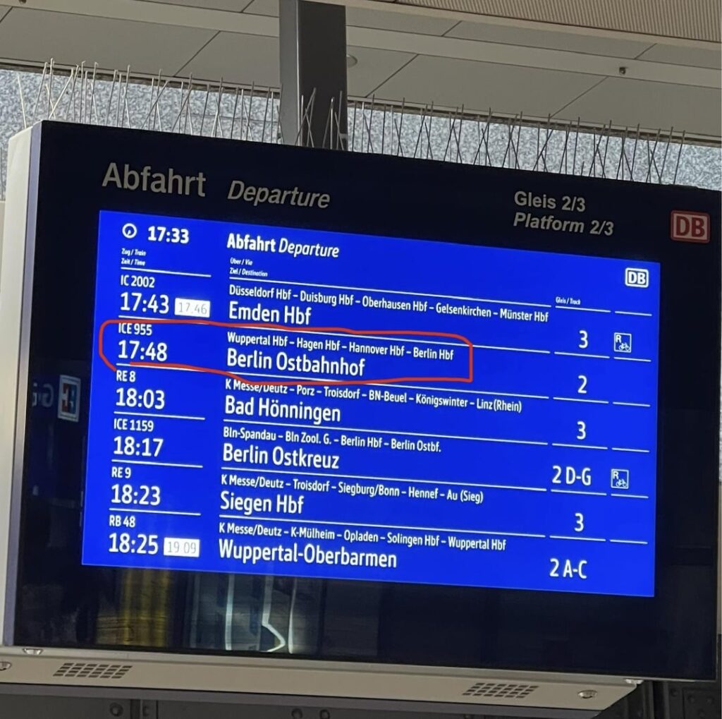 Warum wird dieser ICE im Display angezeigt, aber nicht in der DB App?
