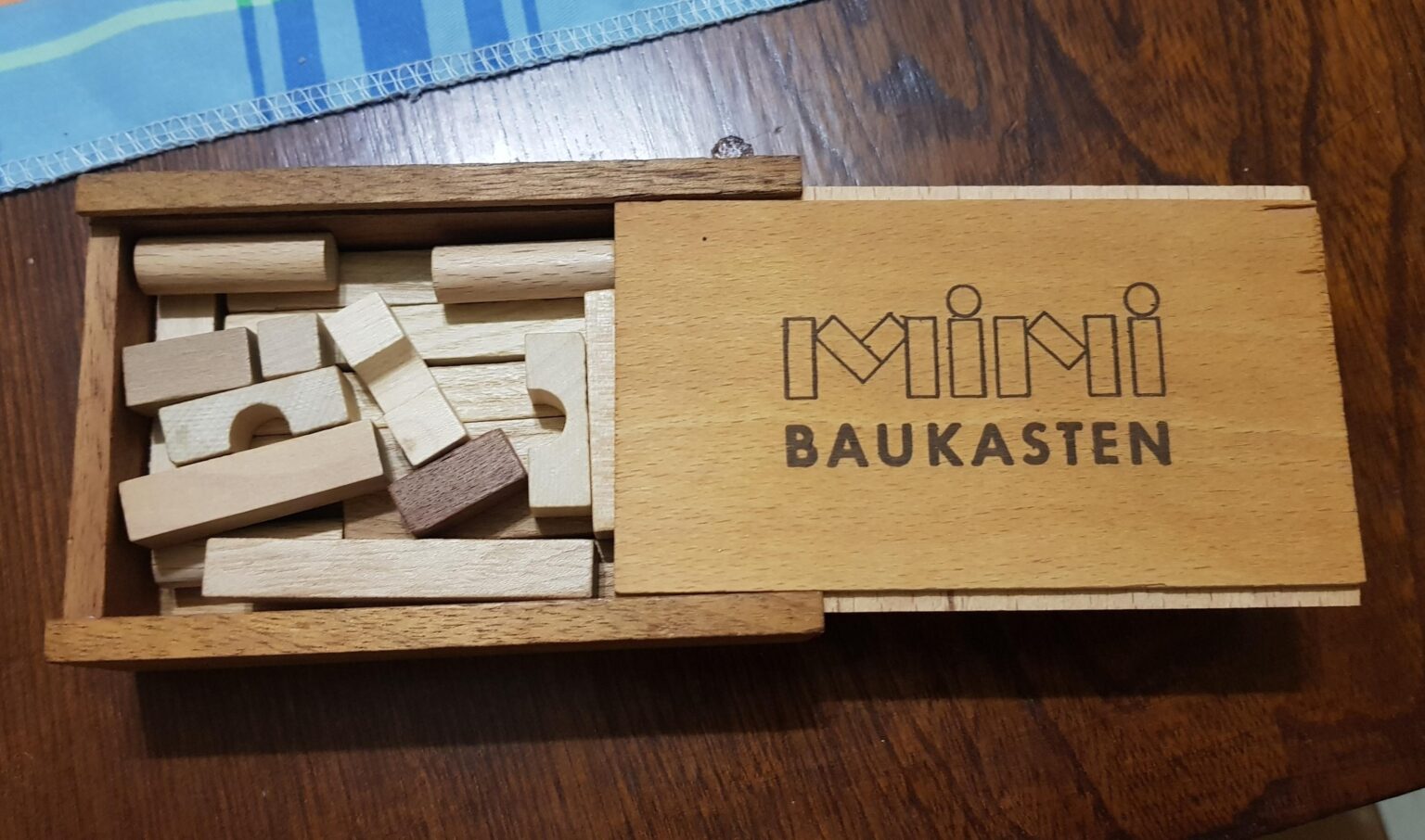 Kann mir jemand mit Informationen oder Hilfe zu diesem Mini-Baukasten-Puzzle weiterhelfen? Kann mir jemand mit Informationen oder Hilfe zu diesem Mini-Baukasten-Puzzle weiterhelfen?