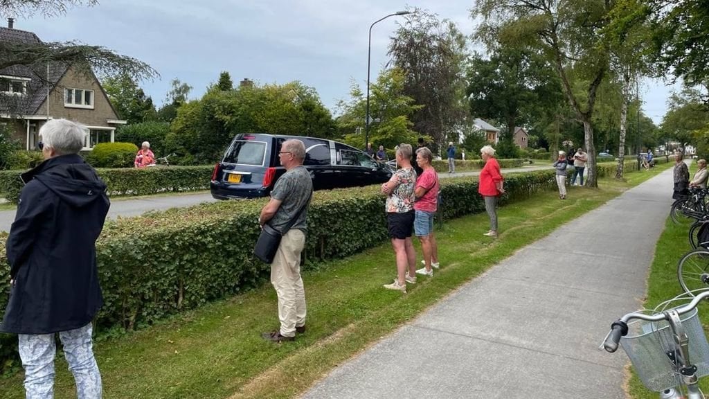 Groningen verabschiedet Jacques d'Ancona mit einem Trauerzug und einem Treffen