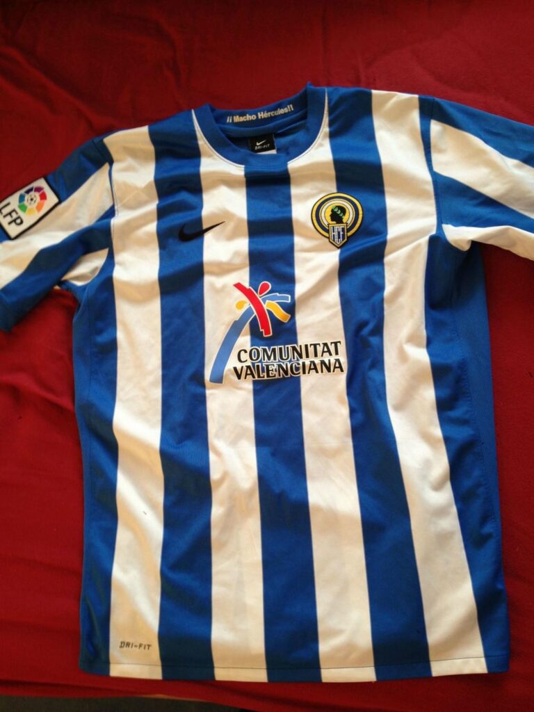 Hallo, ich brauche Hilfe bei der Suche nach einem lokalen Hercules-Trikot für die Saison 2011/2012