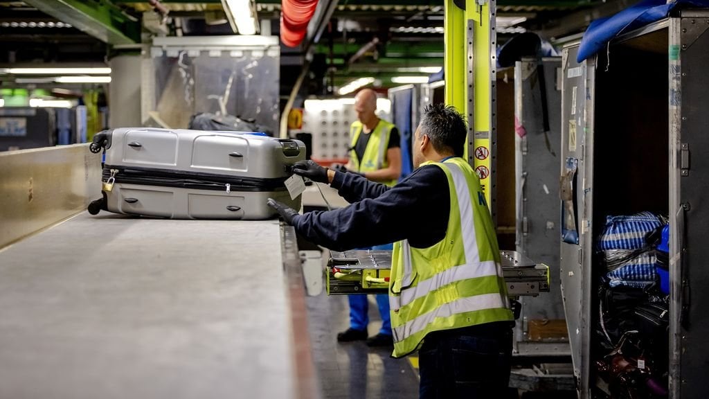 Schiphol investiert Milliarden: von der Gepäckaufbewahrung bis zu den Arbeitsbedingungen
