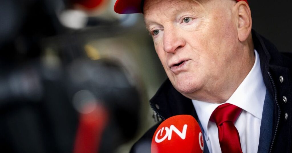 Mitarbeiter sagen: Arnold Karskens bedroht das Überleben von Ongehoord Nederland Mitarbeiter sagen: Arnold Karskens bedroht das Überleben von Ongehoord Nederland