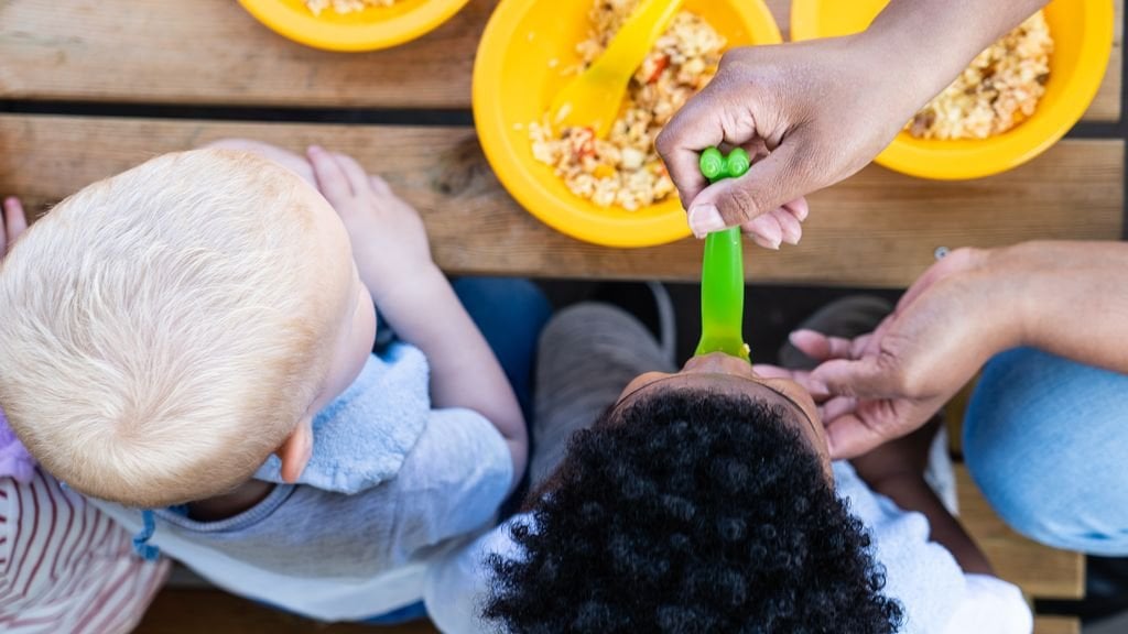 Kinderbetreuung hat einen positiven Effekt, Kinder sind weniger beschäftigt und weniger deprimiert