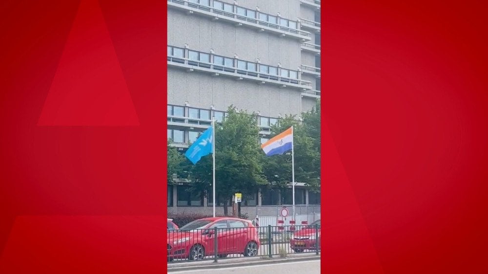 Pride-Flagge an VU gestohlen, Unbekannte hängen VOC-Flagge auf