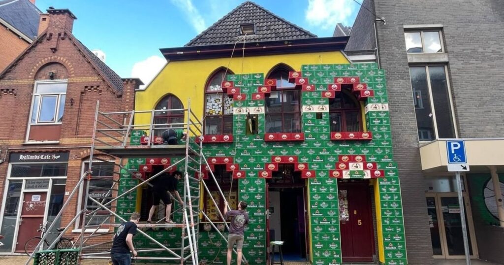 Kistenwand Cleopatra fast bereit für die KEI-Woche: „Lego für Studenten“