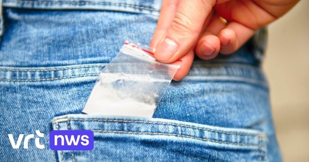 Mann (22) erhält bei Vernehmung durch Antwerpener Polizei eine Kokainbestellung.
