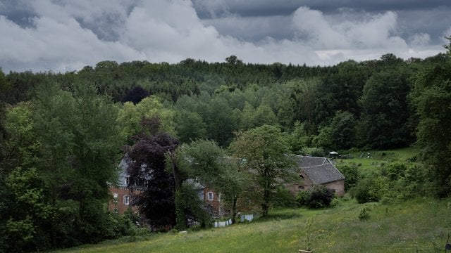 Verschwörungstheoretiker errichten „Universität“ im Lütticher Schloss