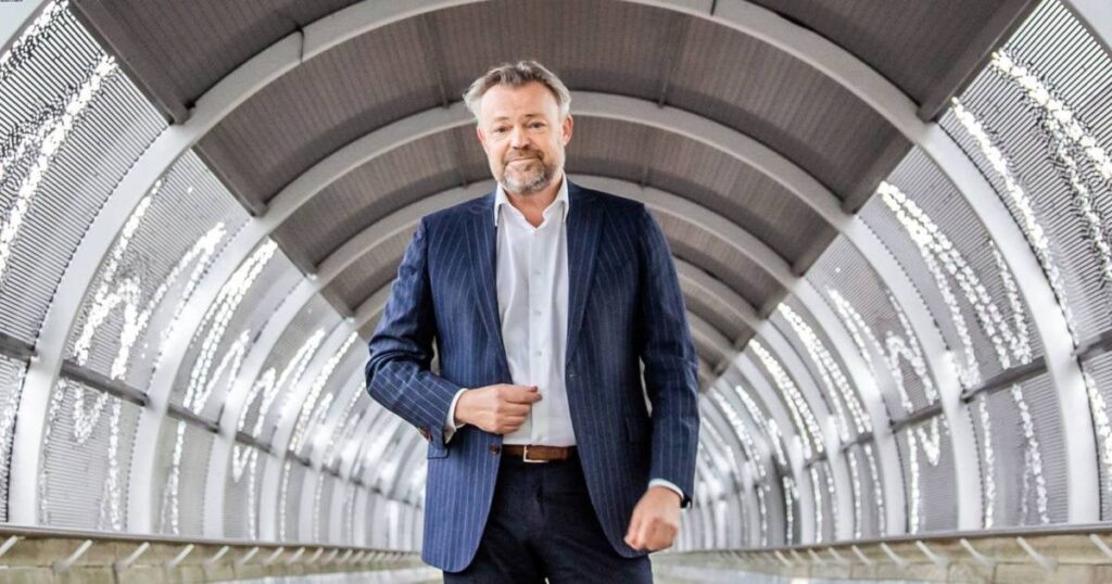 WNL-Mitarbeiter fliehen aufgrund der Rückkehr des Rundfunksprechers Bert Huisjes vom Arbeitsplatz