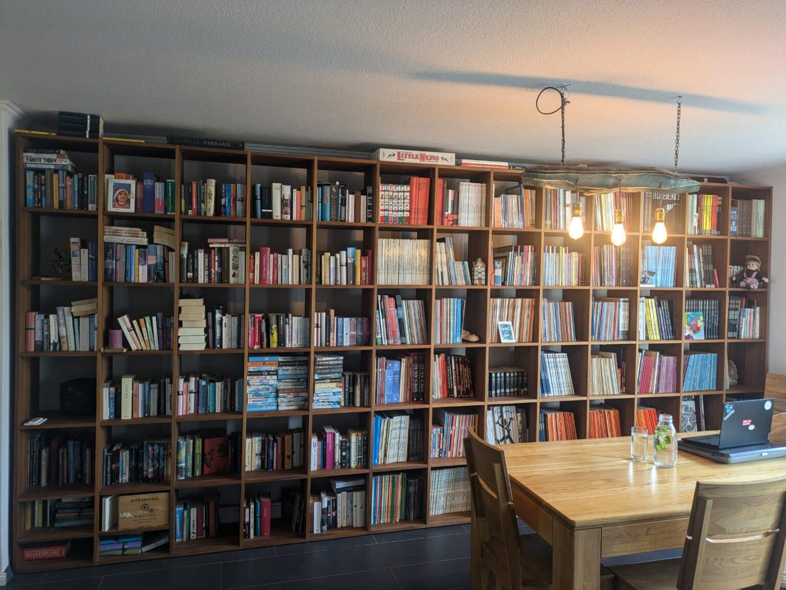 Ich habe auch ein Bücherregal