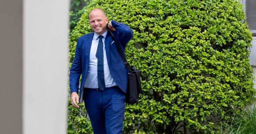 Obligatorisches Bestehen der Prüfung, um Belgier zu werden, und 5.000 Euro für das Antragsformular: N-VA erhöht den Druck in der Migrationsakte