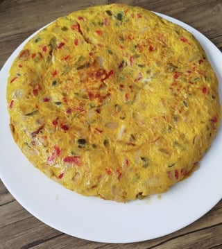 Bei mir zu Hause gibt es rote und grüne Paprika und Zwiebeln