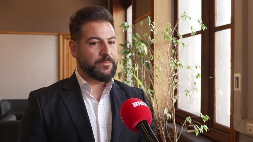 Schaarbeeks Stadtrat Mehmet Bilge wechselt zu Fouad Ahidar, Défi nennt ihn „Verräter“