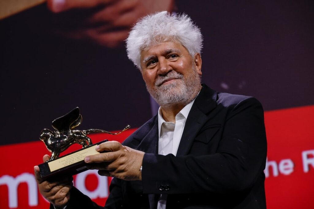 Pedro Almodóvar gewinnt den Goldenen Löwen bei den Filmfestspielen von Venedig für „The Room Next Door“ Pedro Almodóvar gewinnt den Goldenen Löwen bei den Filmfestspielen von Venedig für „The Room Next Door“