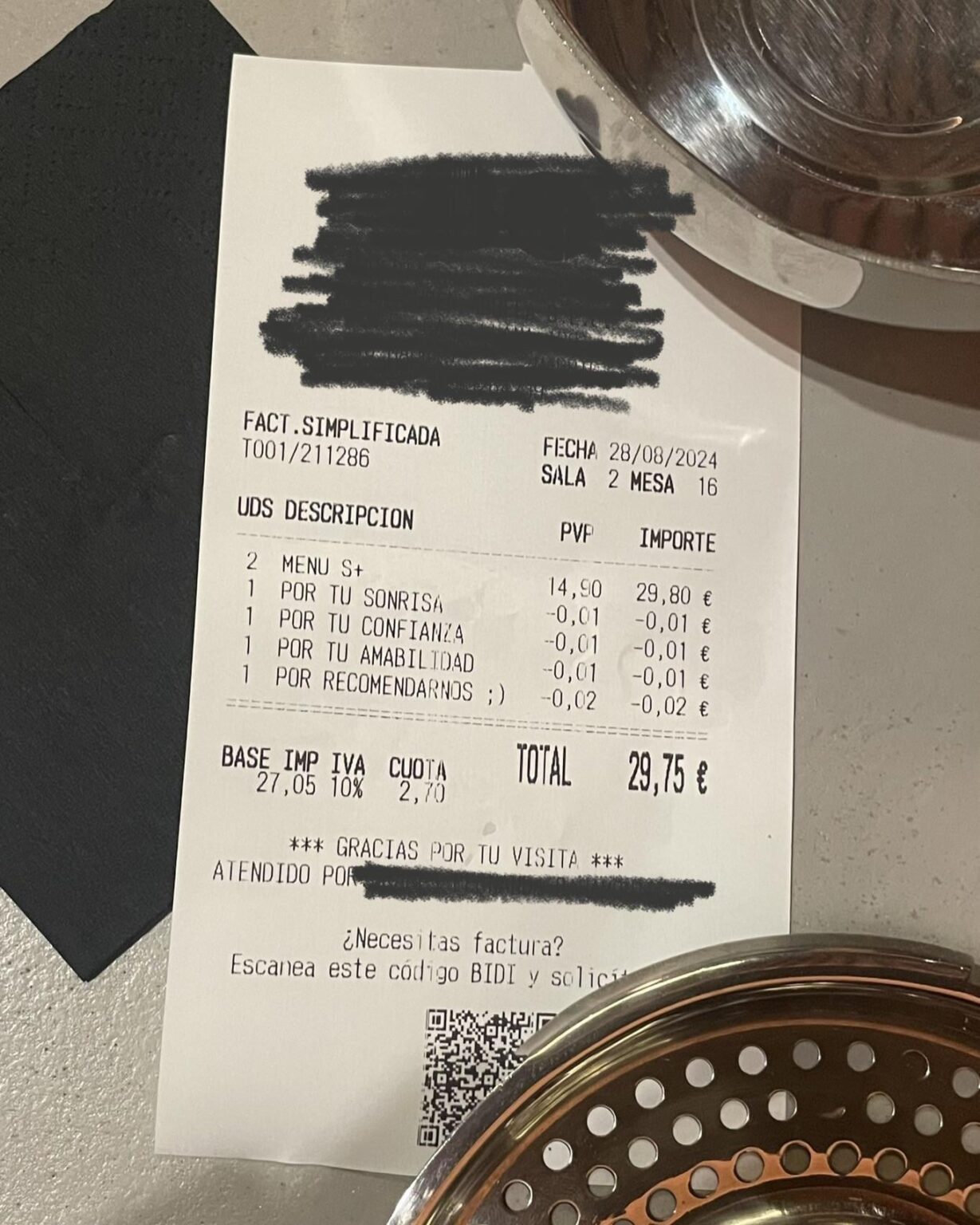 Habe in einem Restaurant in Madrid tolle Rabatte bekommen! Habe in einem Restaurant in Madrid tolle Rabatte bekommen!