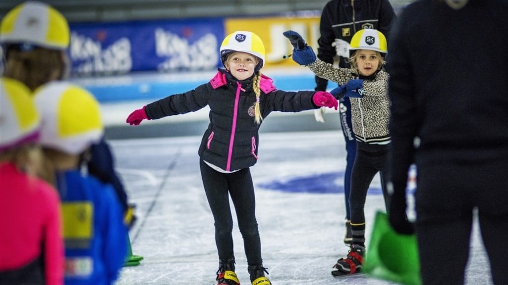 Thialf führt nach einer wachsenden Zahl von Vorfällen mit erheblichen Verletzungen eine Helmpflicht ein