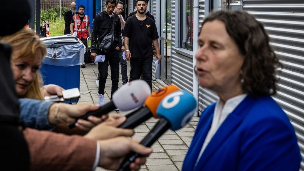 Kabinett will Zustrom von Asylbewerbern schnell begrenzen, streicht einen Teil des Asylgesetzes